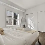 Guest Favorite With Garage, Free Banff Pass, Netflix, King Bed, Balcony, Perfect For Couples, Sleeps 4