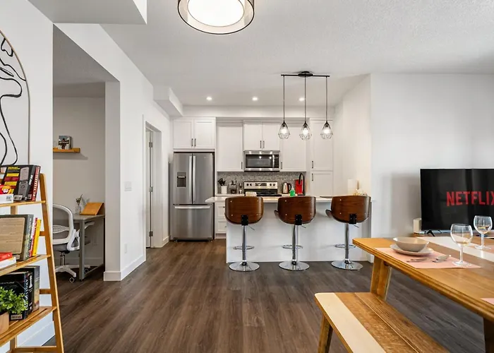 Guest Favorite With Garage, Free Banff Pass, Netflix, King Bed, Balcony, Perfect For Couples, Sleeps 4