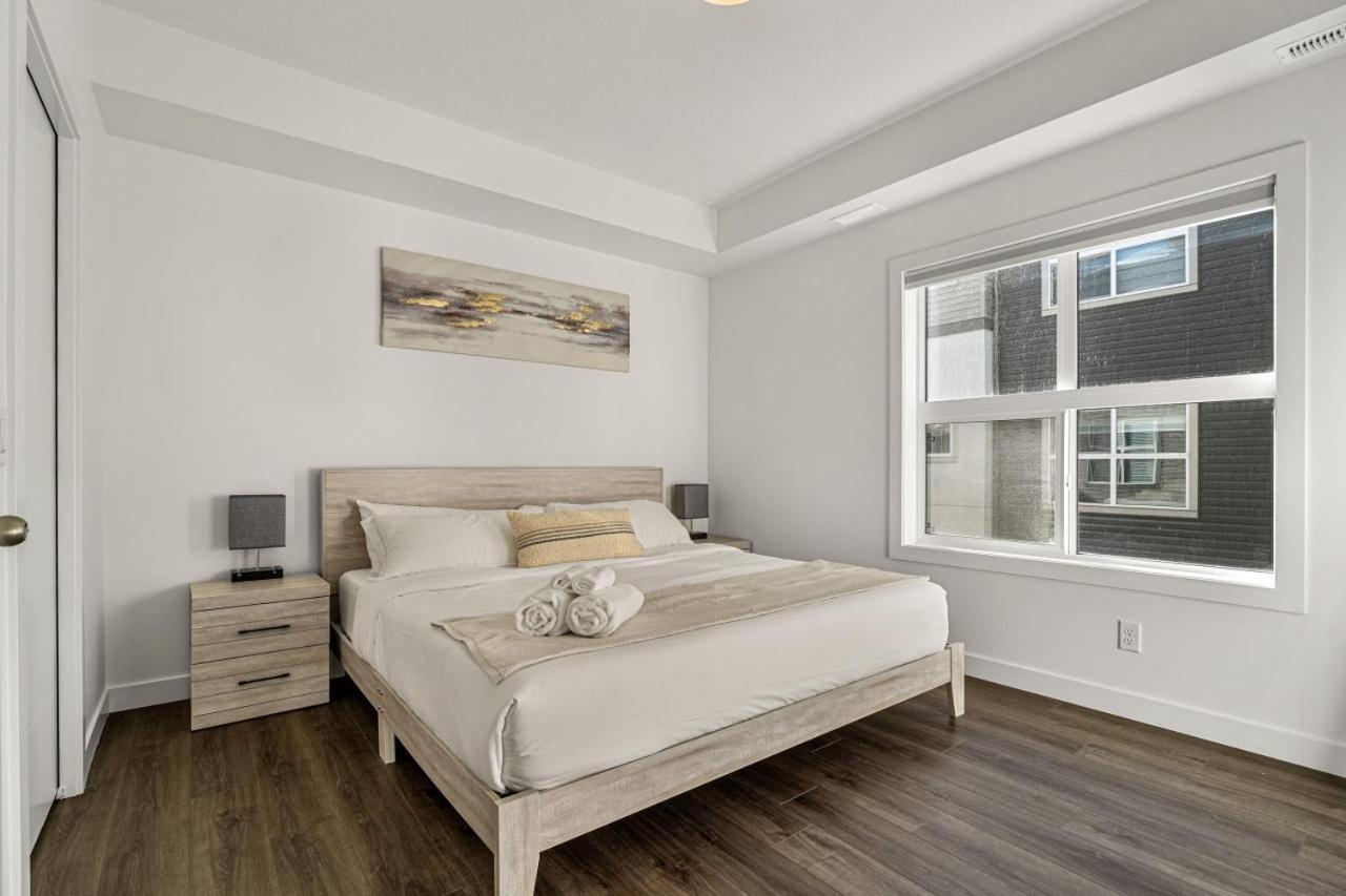 Holiday home Guest Favorite With Garage, Free Banff Pass, Netflix, King Bed, Balcony, Perfect For Couples, Sleeps 4 *