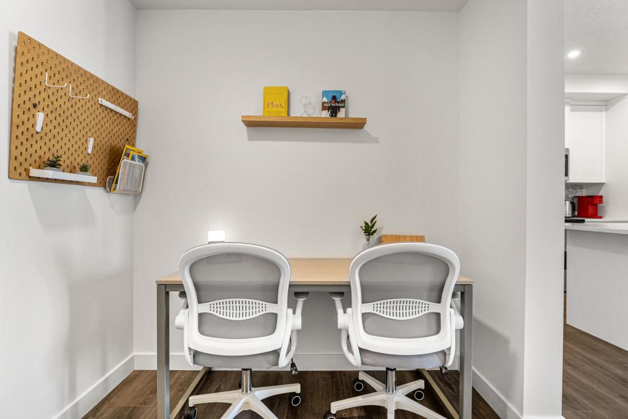 Guest Favorite With Garage, Free Banff Pass, Netflix, King Bed, Balcony, Perfect For Couples, Sleeps 4 Calgary