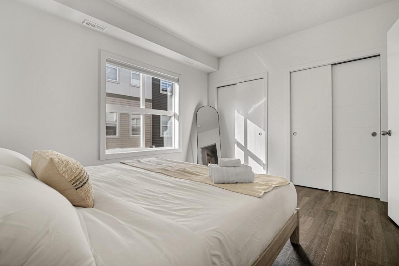 Guest Favorite With Garage, Free Banff Pass, Netflix, King Bed, Balcony, Perfect For Couples, Sleeps 4 *