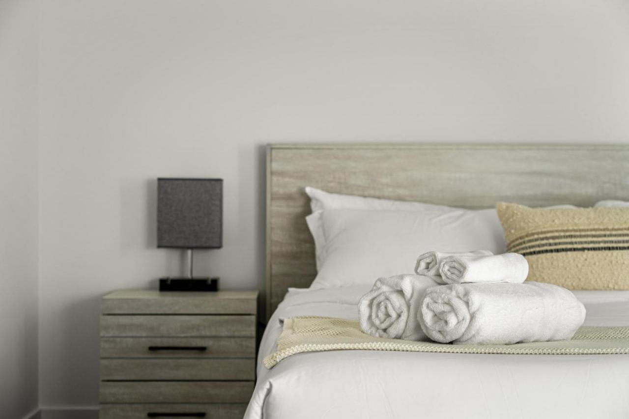 Guest Favorite With Garage, Free Banff Pass, Netflix, King Bed, Balcony, Perfect For Couples, Sleeps 4 Holiday home *