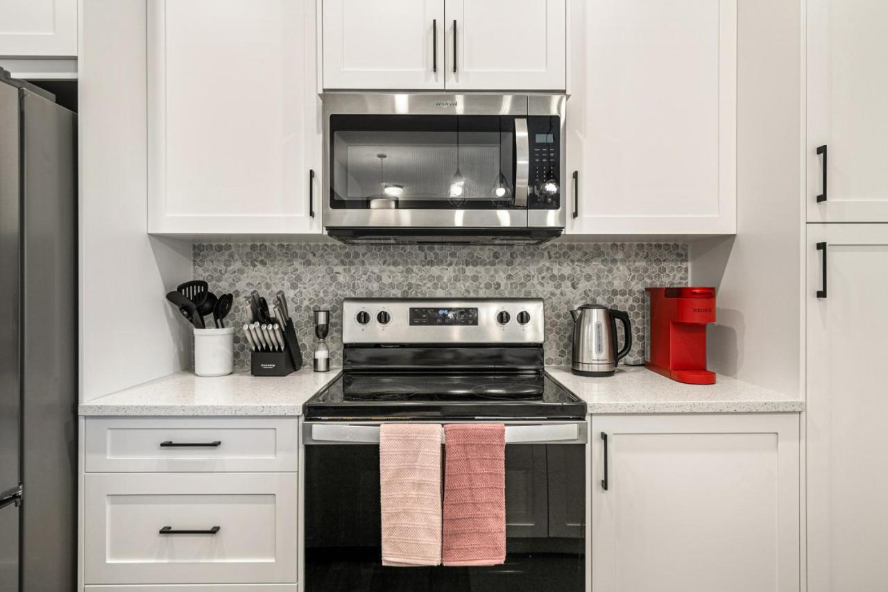 Holiday home Guest Favorite With Garage, Free Banff Pass, Netflix, King Bed, Balcony, Perfect For Couples, Sleeps 4