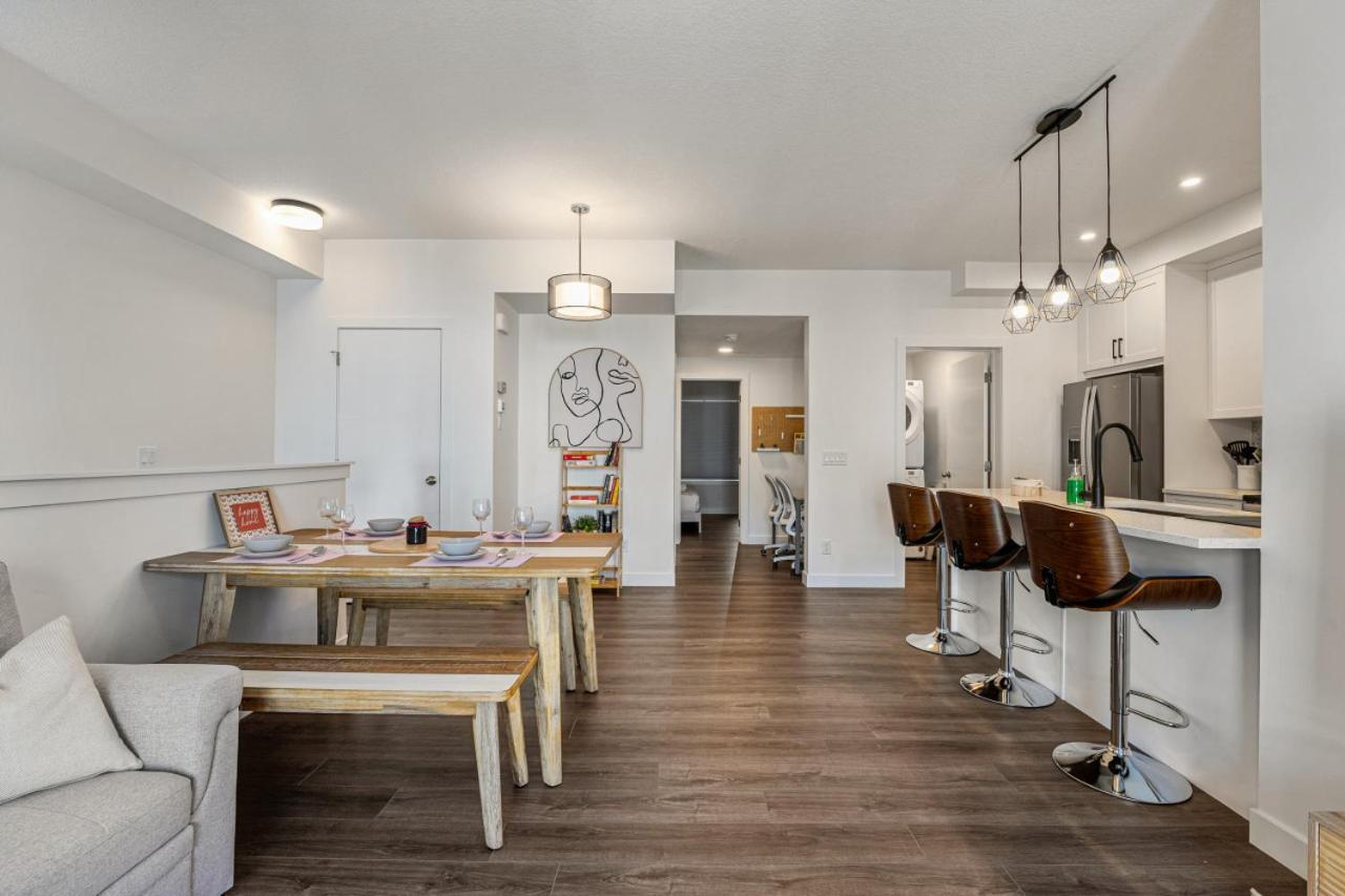 Guest Favorite With Garage, Free Banff Pass, Netflix, King Bed, Balcony, Perfect For Couples, Sleeps 4 Holiday home